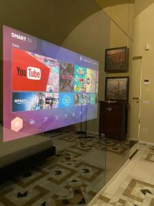 TV a/nebo společenská místnost v ubytování La dimora di Don Antonio