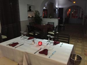 Restoran või mõni muu söögikoht majutusasutuses Hotel Aurelia