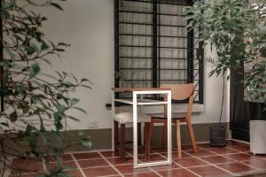 a table and two chairs in a room with plants at Espacio Rita in Yerba Buena