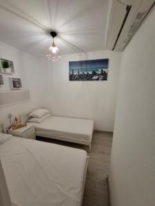 Postel nebo postele na pokoji v ubytování La Casa De Mi Madre - 2 bed flat in the heart of Torrevieja