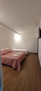 a bedroom with two beds and a light on the wall at Chalé Campo Florido in São Roque de Minas +3 photos