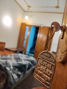 Postel nebo postele na pokoji v ubytování HOTEL Cedar Heritage
