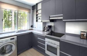 Η κουζίνα ή μικρή κουζίνα στο Beautiful Home In Manilva With Wifi
