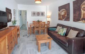 Μια τηλεόραση ή/και κέντρο ψυχαγωγίας στο Beautiful Home In Manilva With Wifi