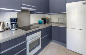 Η κουζίνα ή μικρή κουζίνα στο Beautiful Home In Manilva With Wifi