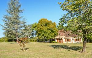 Κήπος έξω από το 4 Bedroom Stunning Home In Tremolat