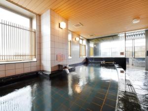 a pool of water in a bathroom with a pool at APA Hotel Nagoya Sakae in Nagoya