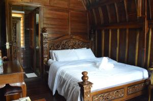 Postel nebo postele na pokoji v ubytování Lagenda Putri Chalet