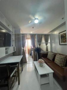 Posezení v ubytování Yvonne Condo at Primeworld Lapu Lapu, Mactan Cebu