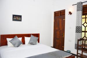 Postel nebo postele na pokoji v ubytování Sasanda Villa and Yala Safari Place