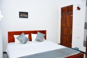 Postel nebo postele na pokoji v ubytování Sasanda Villa and Yala Safari Place
