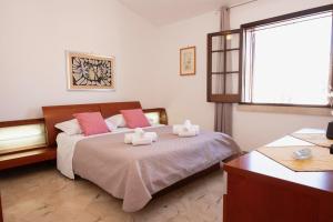 A bed or beds in a room at Appartamento Mia