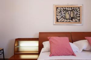 A bed or beds in a room at Appartamento Mia