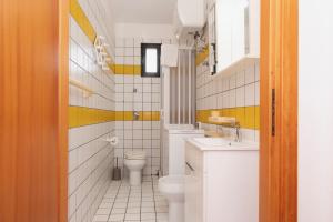 A bathroom at Appartamento Mia