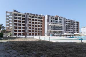 Bazén v ubytování Nordlicht Hotel Marina Al Alamein nebo v jeho okolí