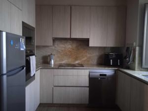 Kuchyň nebo kuchyňský kout v ubytování A casa do lajueiro