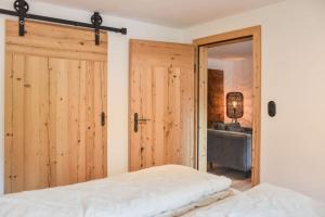Postel nebo postele na pokoji v ubytování Stanzls - Lodge am Lech