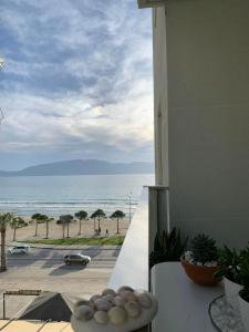 Photo de la galerie de l'établissement Modern Spacious 1 Bedroom Flat Next to the Beach, à Vlorë