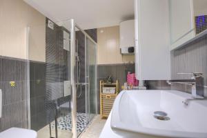Kúpeľňa v ubytovaní Comfortable apartment near the beach