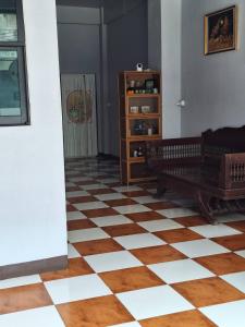 A seating area at เส้นดี โฮสเทล Sendee Hostel