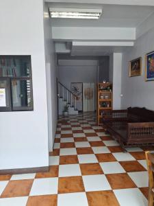 A seating area at เส้นดี โฮสเทล Sendee Hostel