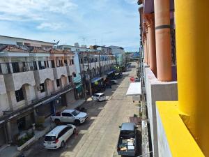 The surrounding neighborhood or a neighborhood close to a hosteleket