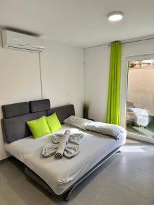 Postel nebo postele na pokoji v ubytování Vip Deluxe Apartment Arian