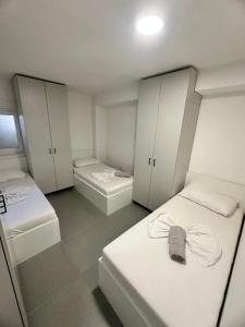 Postel nebo postele na pokoji v ubytování Vip Deluxe Apartment Arian