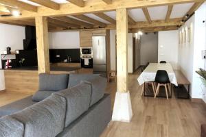 TV a/nebo společenská místnost v ubytování Casa familiar cerca de Cabárceno