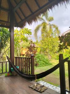 Tangga Bungalows Gili Air外面的花园