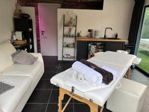 Postel nebo postele na pokoji v ubytování Kabana - eco forest suite