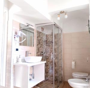 A bathroom at La Corte dei Marchesi Még 18 kép