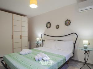 Ένα ή περισσότερα κρεβάτια σε δωμάτιο στο Casa Roccia - MORADA