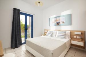 Postel nebo postele na pokoji v ubytování Artemis Apartments