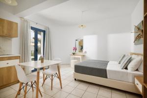 Posezení v ubytování Artemis Apartments + 18 fotografií