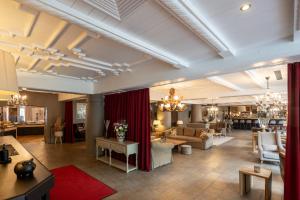 Ruang duduk di Q! Hotel Maria Theresia