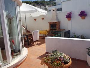 an outdoor patio with a table and a fireplace at Casa Melfer in Sesimbra