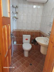 Koupelna v ubytování Homestay Kostadinov + 22 fotografií