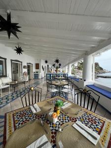 A restaurant or other place to eat at Hotel Lisca Bianca