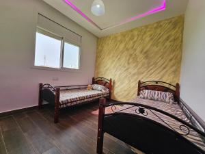 Postel nebo postele na pokoji v ubytování Pink House Martil