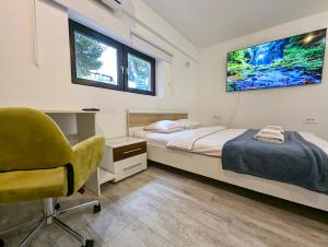 Ένα ή περισσότερα κρεβάτια σε δωμάτιο στο Four Studios