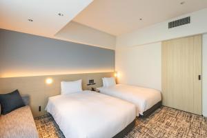 Postel nebo postele na pokoji v ubytování Sotetsu Hotels The Splaisir Yokohama
