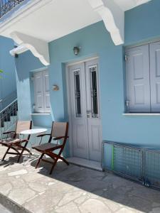Niriides Hotel Apartments的阳台或露台