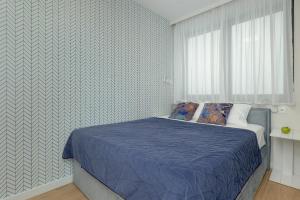 Łóżko lub łóżka w pokoju w obiekcie HS Apartamenty Hevenia Sun widok na morze