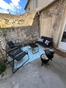 a patio with chairs and a couch and a table at Bienvenue chez Janna - 6 Personnes - Parking facile in Châtellerault