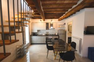 a kitchen and dining room with a table and chairs at Sogno Amiatino in Abbadia San Salvatore