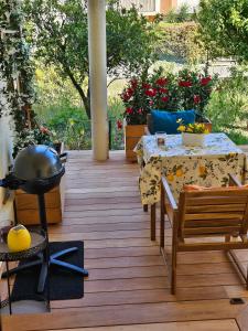 Κήπος έξω από το Charmant studio près de la plage avec jacuzzi et terrasse privative