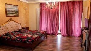 Giường trong phòng chung tại Luxury Mainson