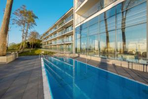 Basen w obiekcie HS Apartamenty Hevenia Sun widok na morze lub w pobliżu