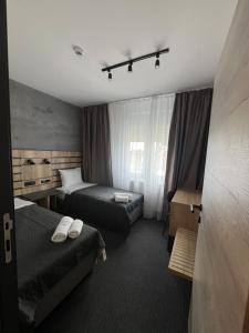 Ένα ή περισσότερα κρεβάτια σε δωμάτιο στο Sremsky inn